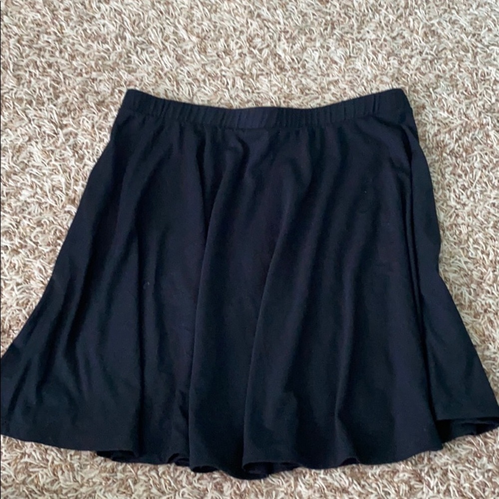 black flowy skirt